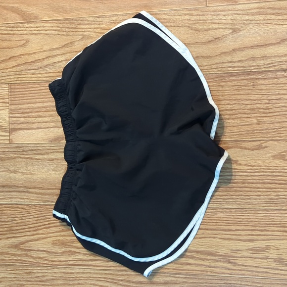 Nike black and white Tempo women's running shorts, size large - Picture 2 of 2